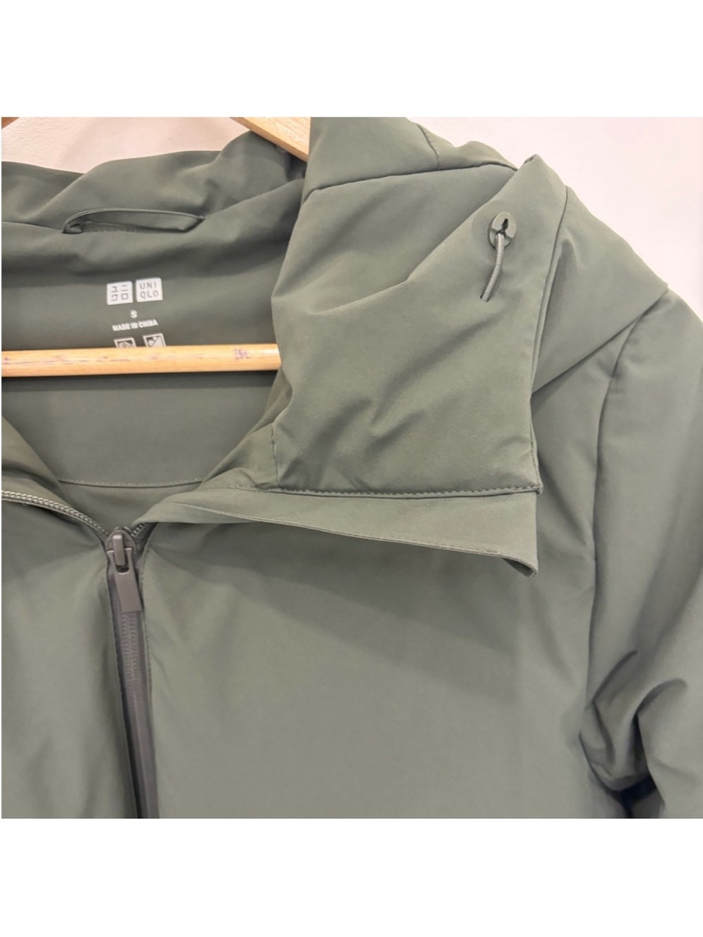 Uniqlo Olive Green Hooded Puffer Jacket - Picture 2 of 12